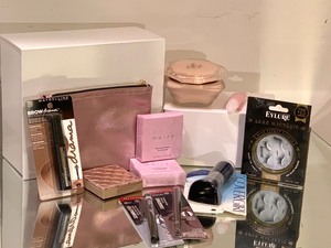 lot 76 image: New CosmeticsBeauty Products