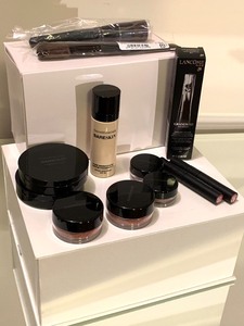 lot 78 image: New Bare Essentials Make Up