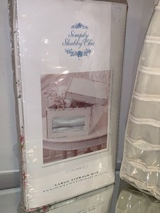 lot 80 image: Shabby Chic