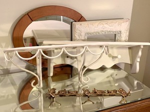 lot 81 image: Home Decor Galore