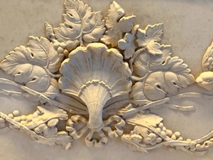 lot 105 image: Cement Decorative Wall Hanging