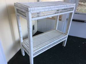 lot 281 image: Very Nice Wicker Table