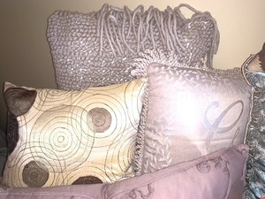 lot 120 image: Decorative Throw Pillows
