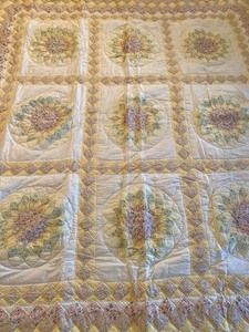 lot 122 image: Quilt Blanket