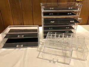 lot 33 image: Three JewelryCosmetic Cases