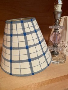 lot 5 image: Decorative Table Lamp
