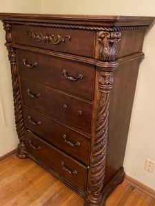 lot 12 image: Beautiful Chest of Drawers