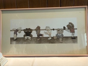 lot 57 image: Lovely Variety of Home Decor Items