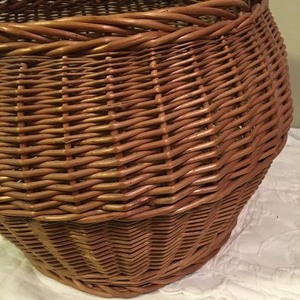lot 22 image: Basket Type Planter