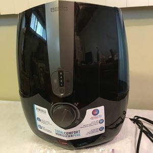 lot 66 image: Air Inovations Humidifier