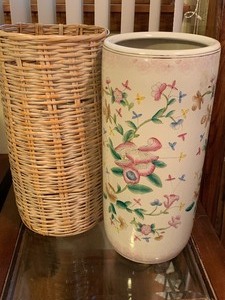 lot 26 image: Decorative Asian Themed Planter in Basket