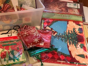 lot 211 image: Gift Wrap & Gift Bag Lot