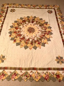 lot 262 image: Quilt Style Blanket