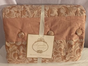 lot 264 image: Magnolia Gardens by Zantine King Size Comforter Cover