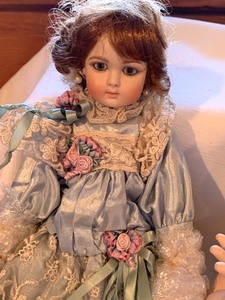 lot 298 image: Variety of Dolls