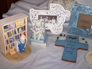 lot 306 image: Childrens Decorative Items