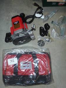 Plunge router, plastic handles brok...