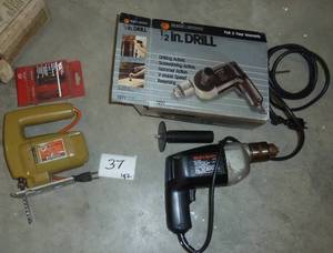 Black and Decker 12 hammer drill a...