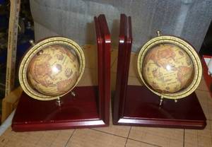 Set of nice globe bookends...