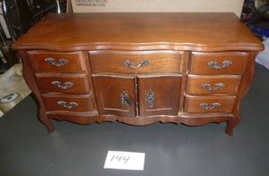 Musical Jewelry chest with some vin...