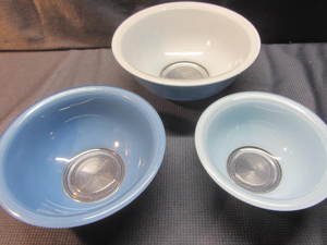 Pyrex Nesting Bowls