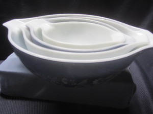 Pyrex Nesting Bowls