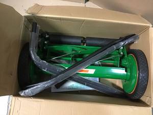 lot 22 image: Scotts 16 in. Manual Walk Behind Push Reel Lawn Mower by Scotts in good condition