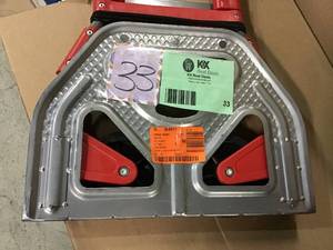lot 33 image: 150 lbs. Fold-Up Truck by Milwaukee in good condition