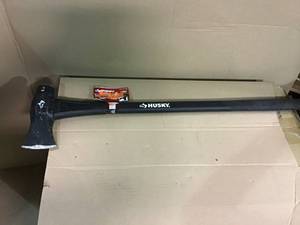 lot 44 image: 8 lb. Splitting Maul with 34 in. Fiberglass Handle by Husky in good condition