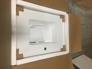 Voltaire 31 in. Vanity Top in Glossy White with 1-Basin by Swiss Madison in good condition