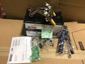 Classic 4 in. Centerset 2-Handle Bathroom Faucet in Chrome by Delta in good condition