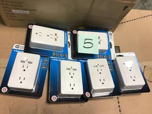 Commercial Electric 2-AC Outlet 2-USB 4.2 Amp USB Wall Tap in good condition