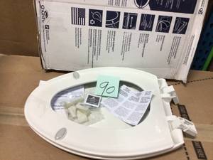 Church Affinity White Elongated Slow-Close Toilet Seat in good condition