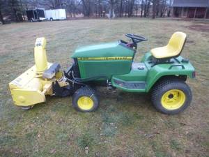 John Deere 425 Lawn Tractor