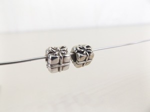 2 Authentic PANDORA #790300 Present Charm Beads