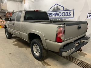 2003 Chevy 2500 4x4 -No Reserve-