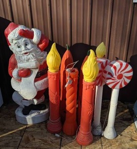 lot 155 image: Plastic Light Up Lawn Ornaments