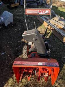 lot 168 image: MTD Yard Machine 522 Snowblower
