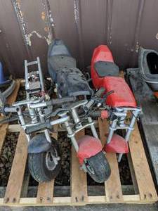 lot 184 image: (3) Electric Razor Scooters - As Is