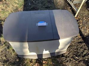 lot 187 image: Large Heavy Duty Plastic Outdoor Rubbermaid Storage Bin