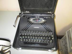 Corona manual typewriter in case...