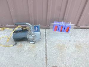 3 cfm air conditioning vacuum pump. Used condition. Consignor states it works. As shown.
