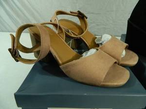 lot 183 image: 2 New Pair 7 12 Womens Shoes