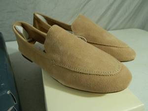 lot 184 image: 2 New Pair of Womens Shoes