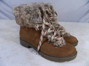 lot 56 image: New Womens Boots Size 10