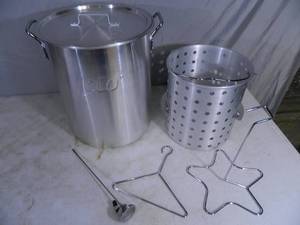 lot 75 image: Loco 30 Quart Aluminum Stock Pot  Frying Pot