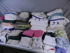 lot 117 image: Large Lot of Towels, Rags, Etc
