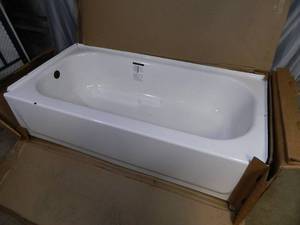 lot 119 image: New Porcelain Finished Steel Bathtub - Chips in Porcelain