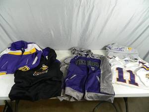 lot 142 image: Minnesota Vikings Items