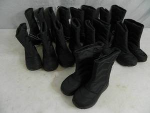 lot 163 image: New Case Pack of 9 Pairs Kids Snow Boots Size 13 - $269.91 retail